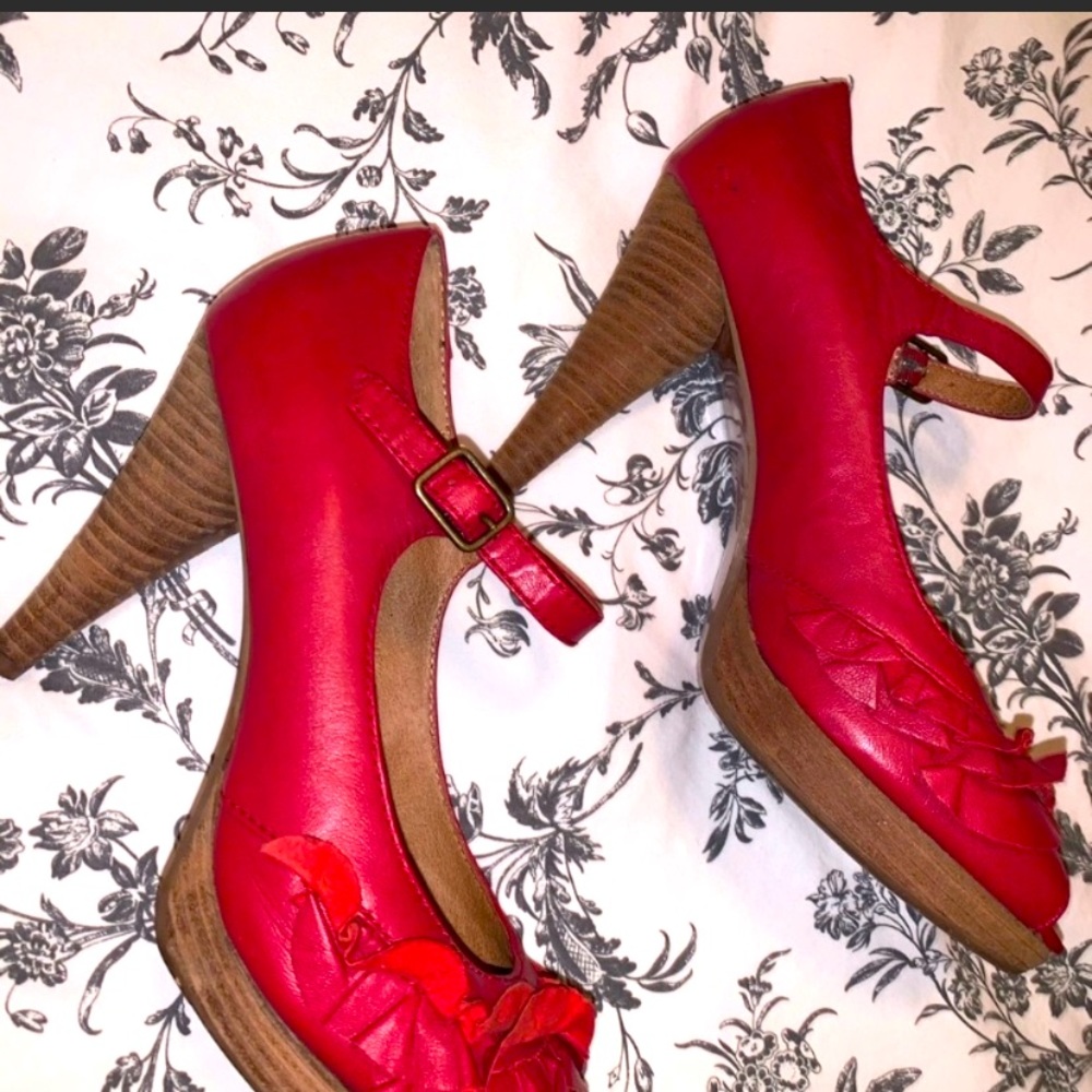 Report red soft leather